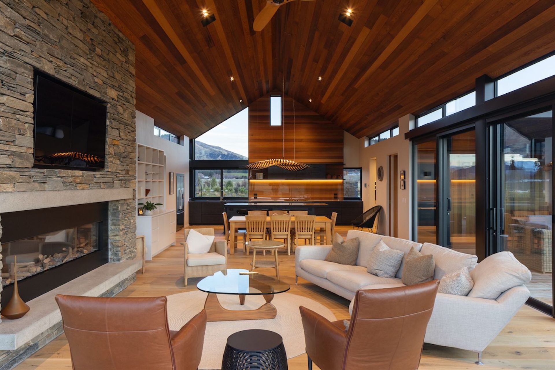 Hillend-Station-Houseinteriorliving-roomslider.jpeg