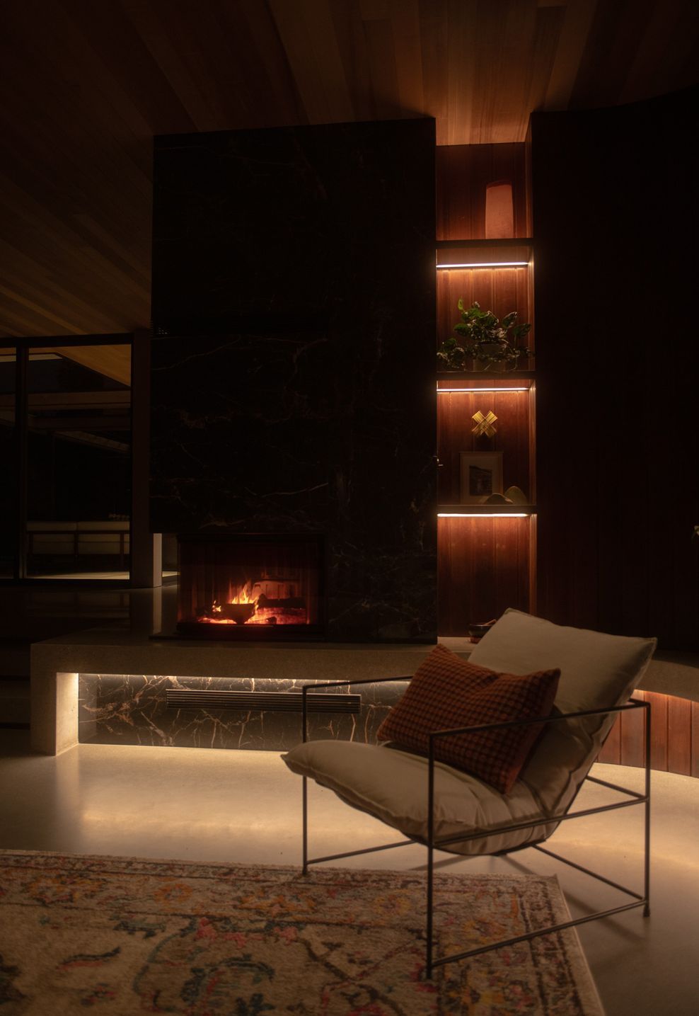 Integrated lighting details that elevate the architecture. Carefully positioned LED strip lighting within the joinery and beneath the fireplace kicker creates subtle layers of illumination, achieved through close collaboration with the architects and meticulous attention to installation.