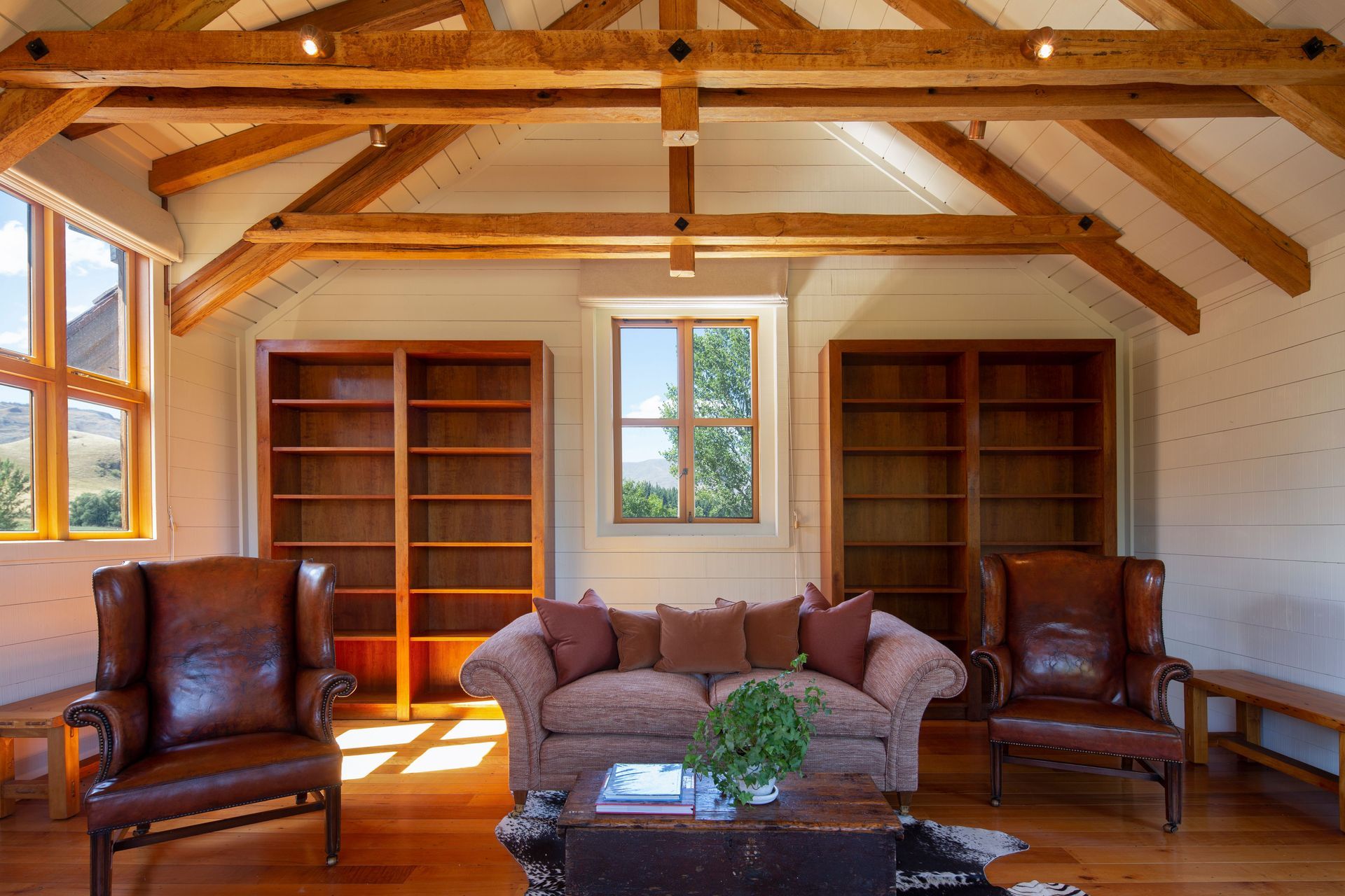 WhiteFangMooneyRoad126.jpg