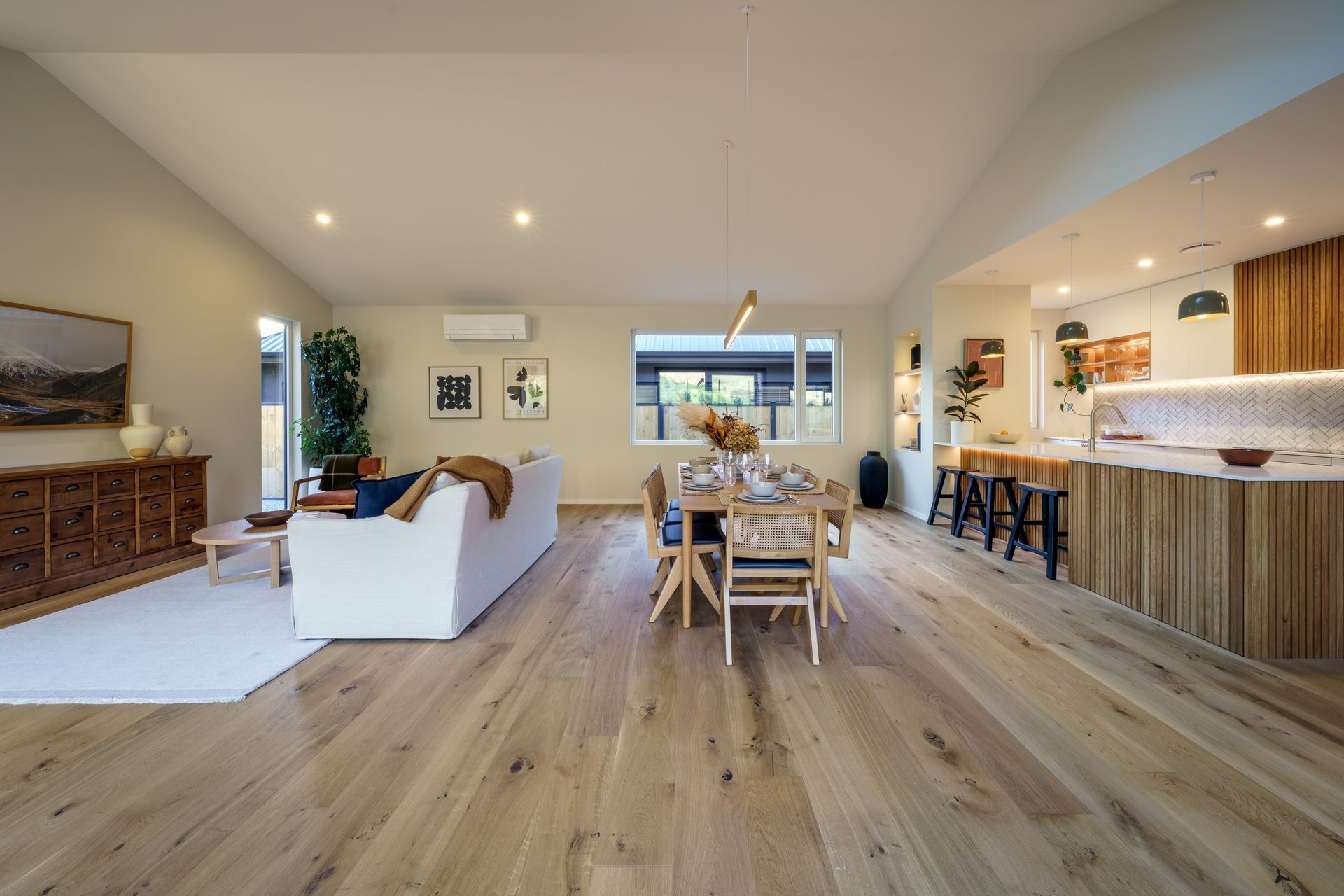 hanelys-dining-living.jpg