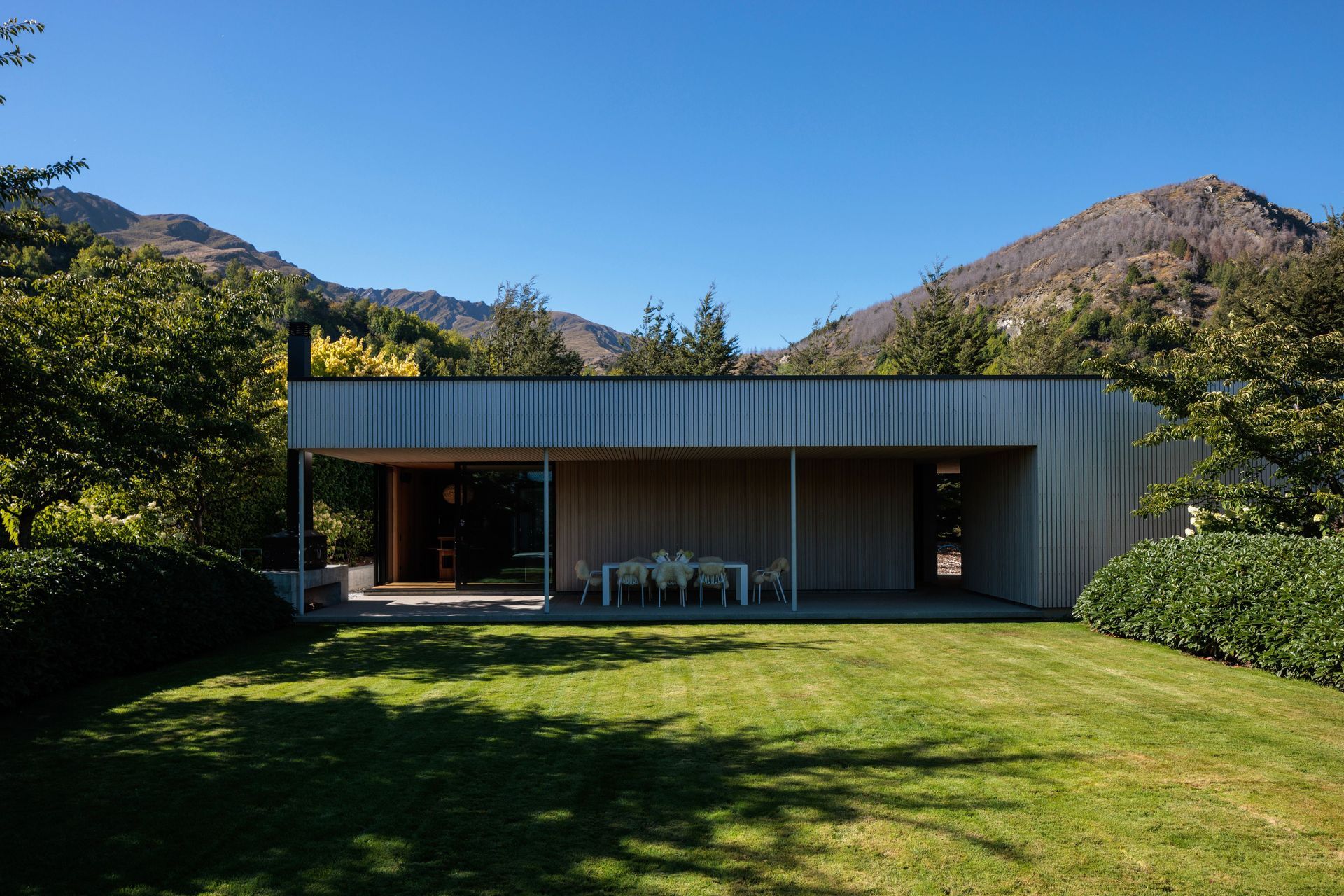 ourhouseouthousefromhousesimondevitt10.jpg