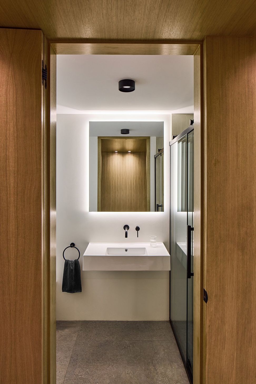 03BasementBathroomB.jpg