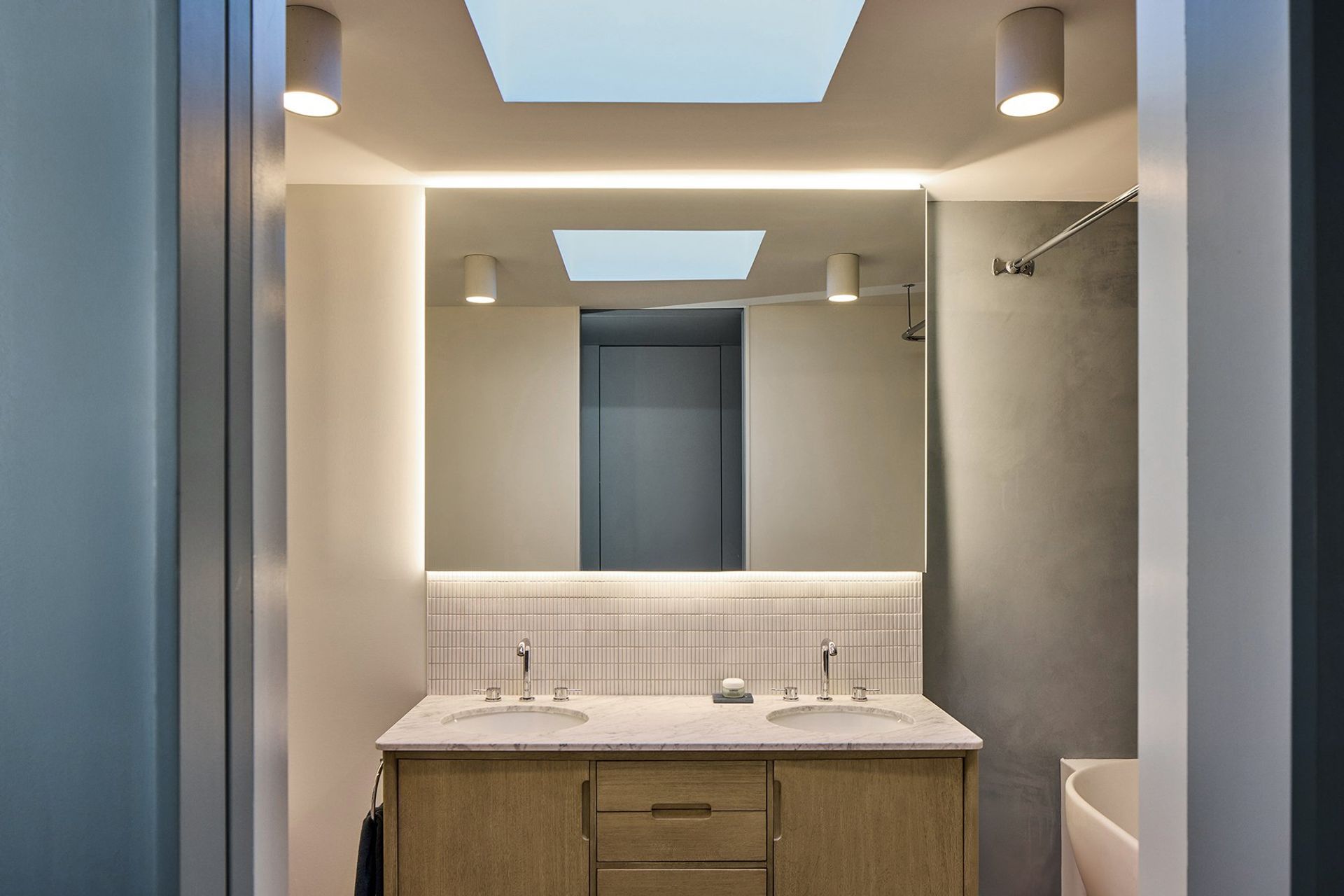 11TopBathroomB.jpg