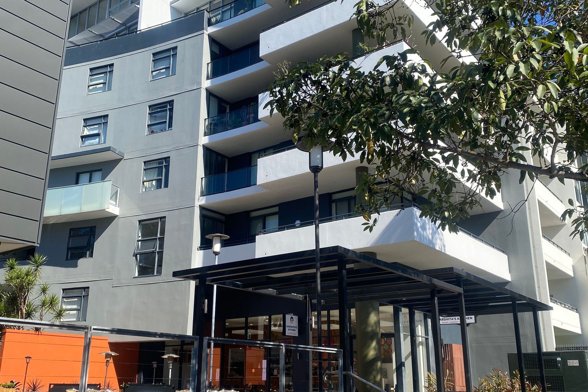 Sanoma, Hunter St