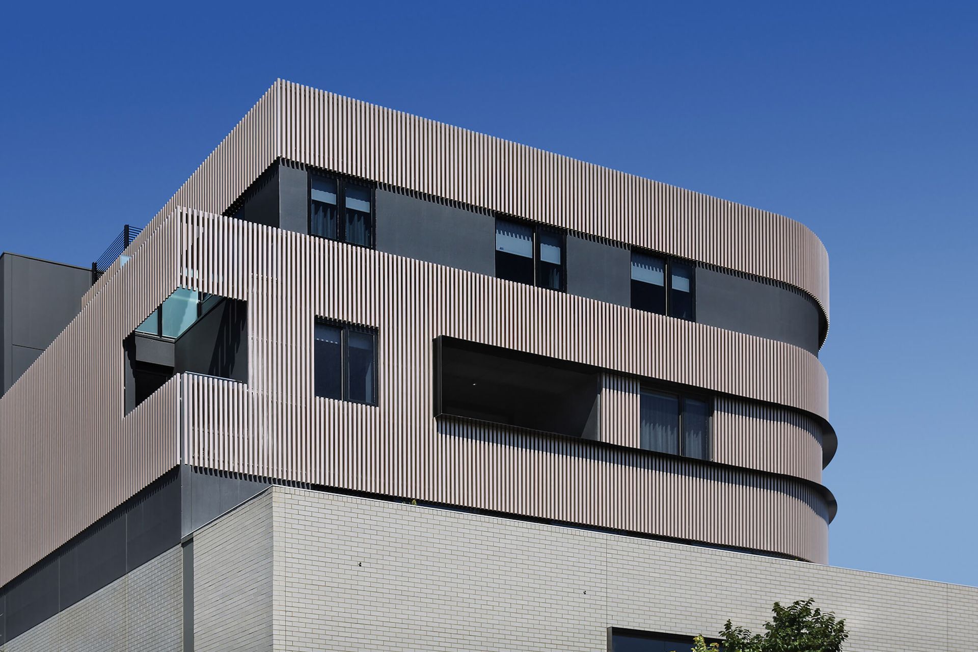Ivanhoe Apartments