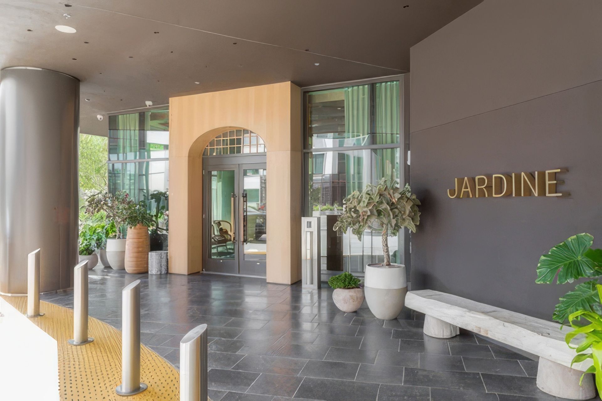 SkB-Jardine-08-ap-compressed-upscaled-by-Replicate.jpg