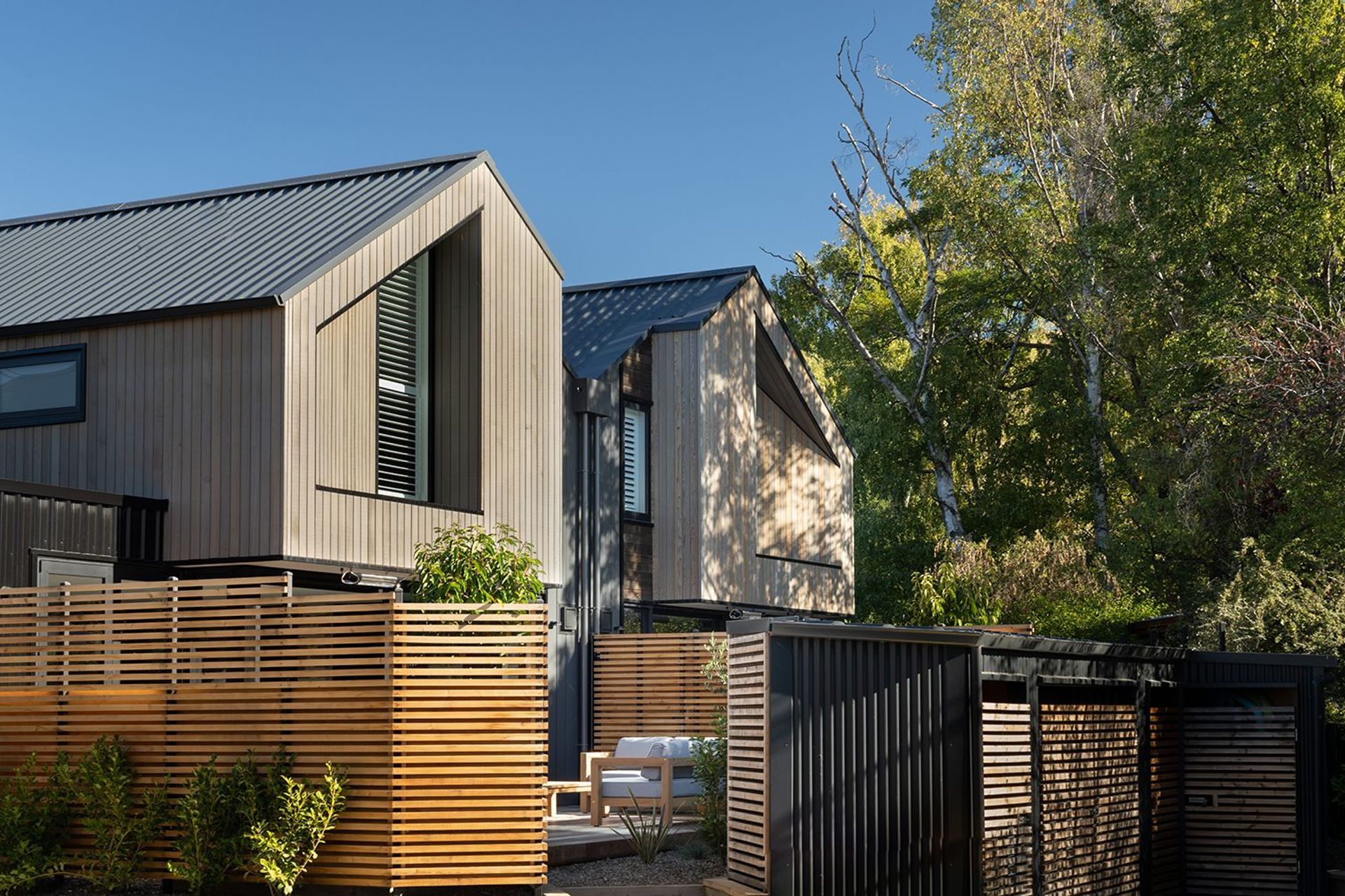 Upton-Street-ApartmentsCondon-Scott-ArchitectsExterior-BackyardHero.jpg