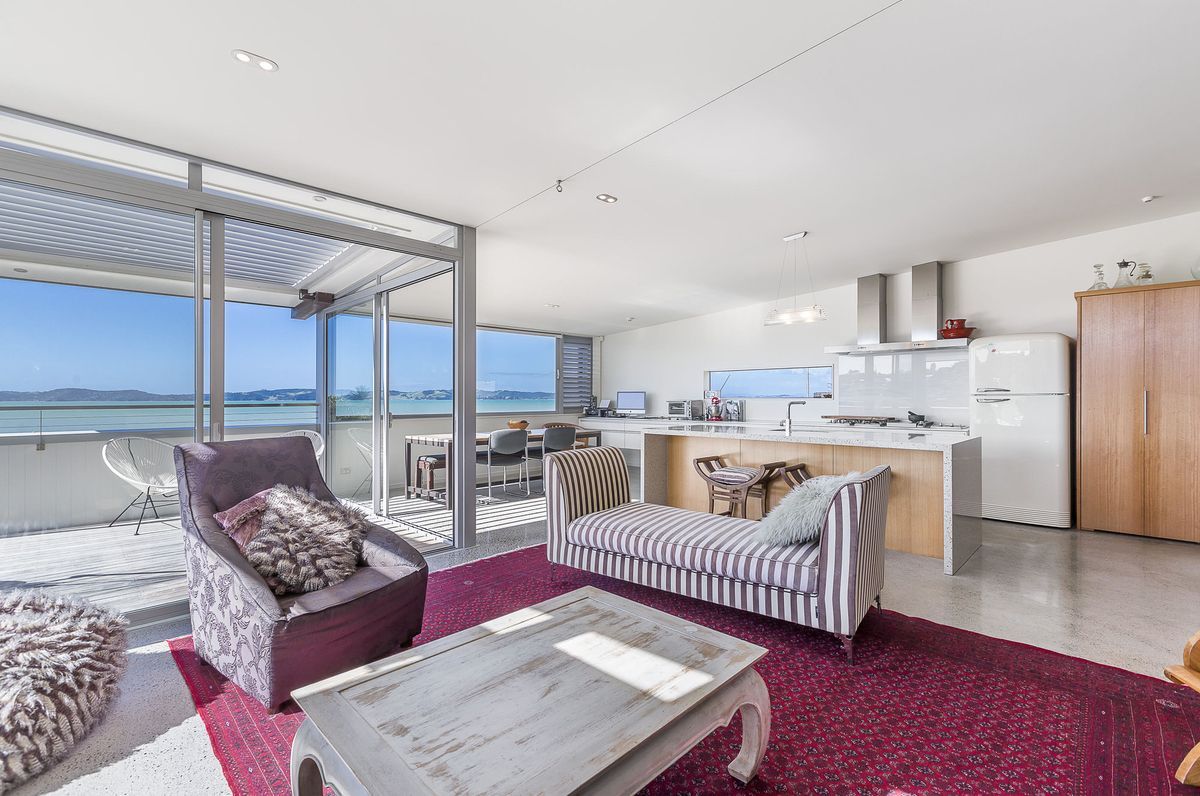 Maraetai Apartment