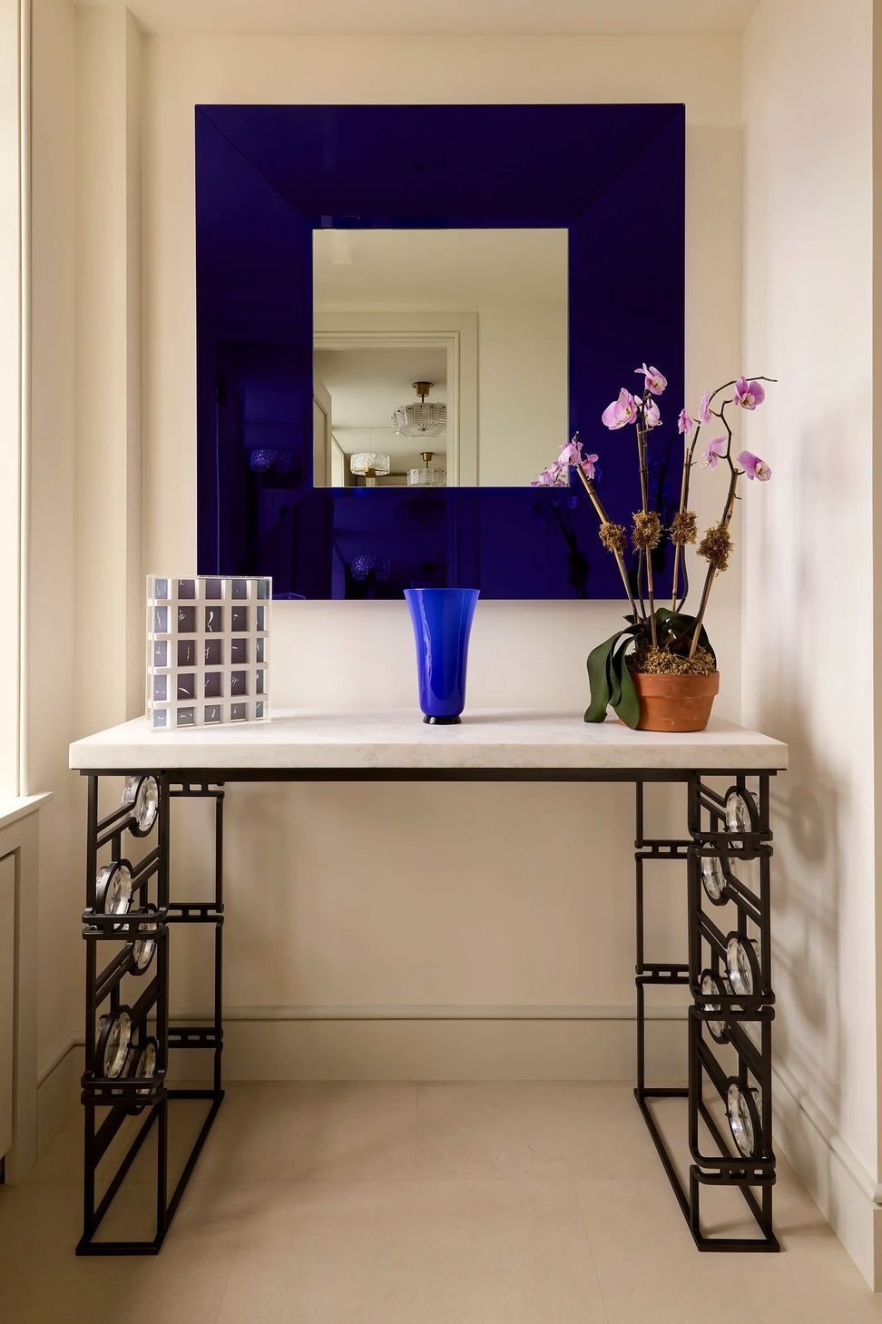 manhattan-apartment-hall-console-mirror-detail-ap-compressed.jpg