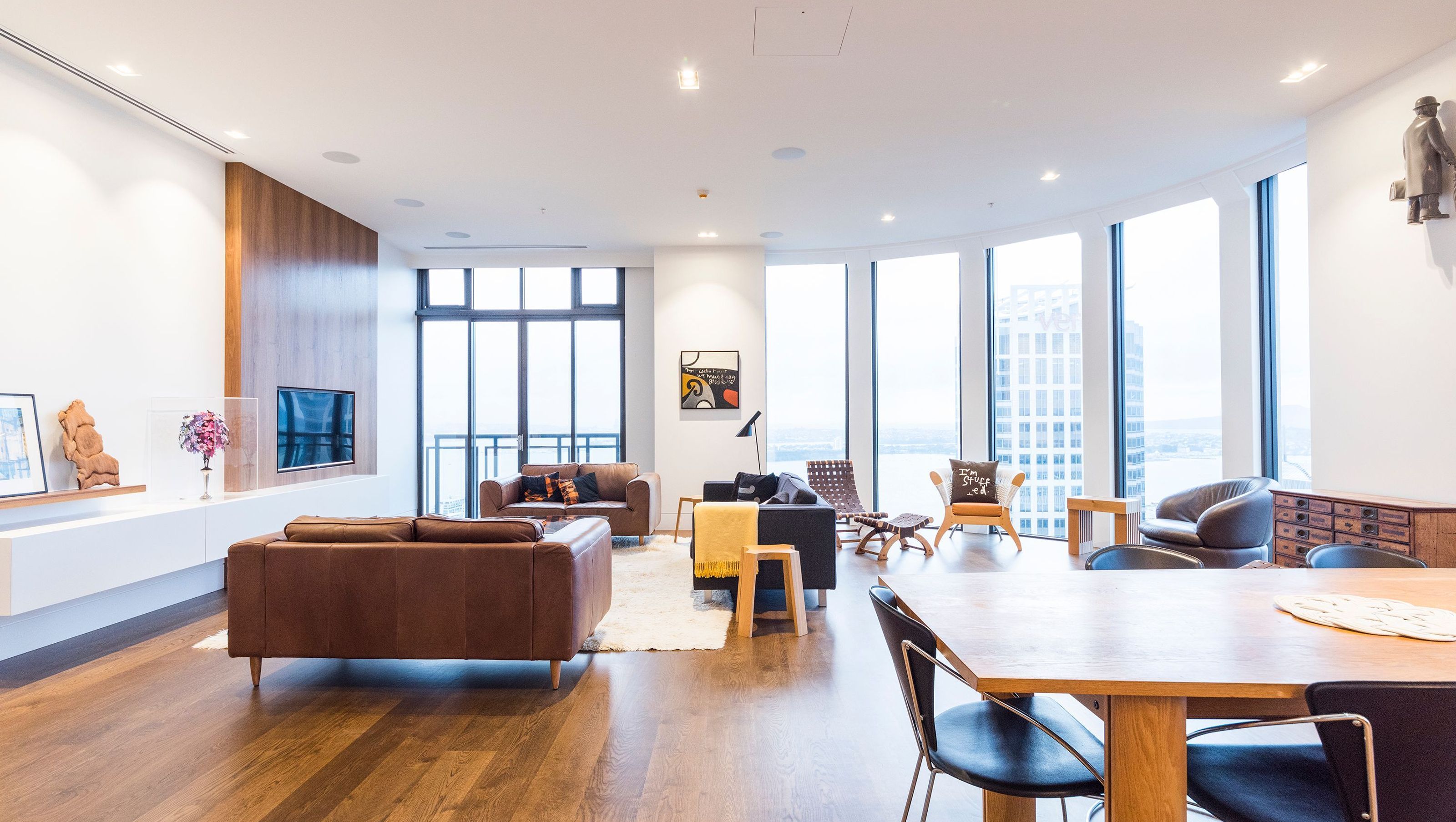 Metropolis Luxury Apt