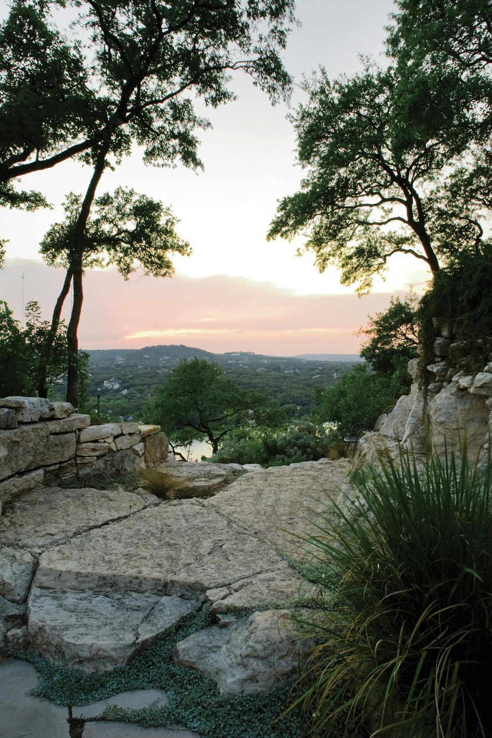 03HouseAboveLakeAustinch30351B.jpg