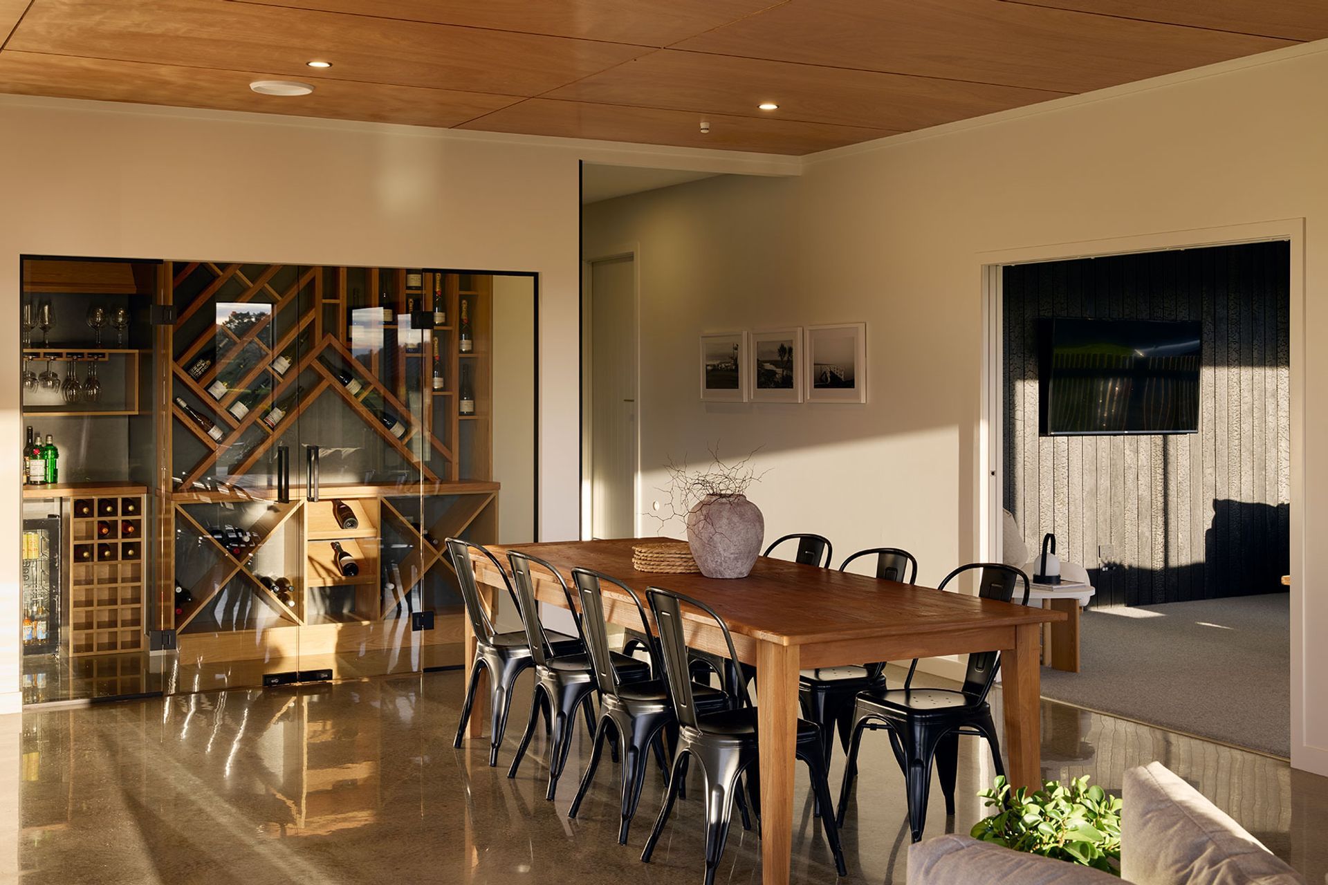 22026diningareawinecabinet.jpg