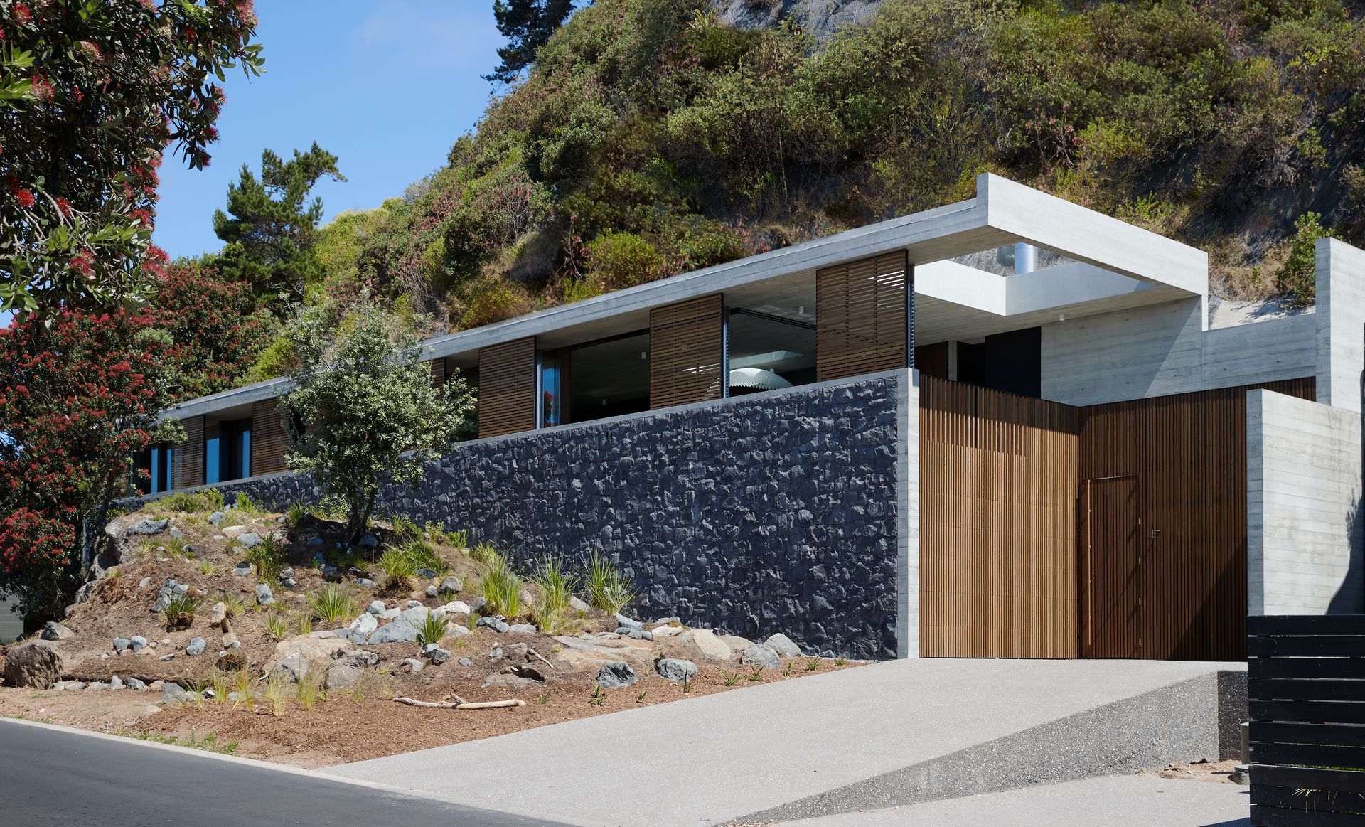 Onetangi Cliff House
