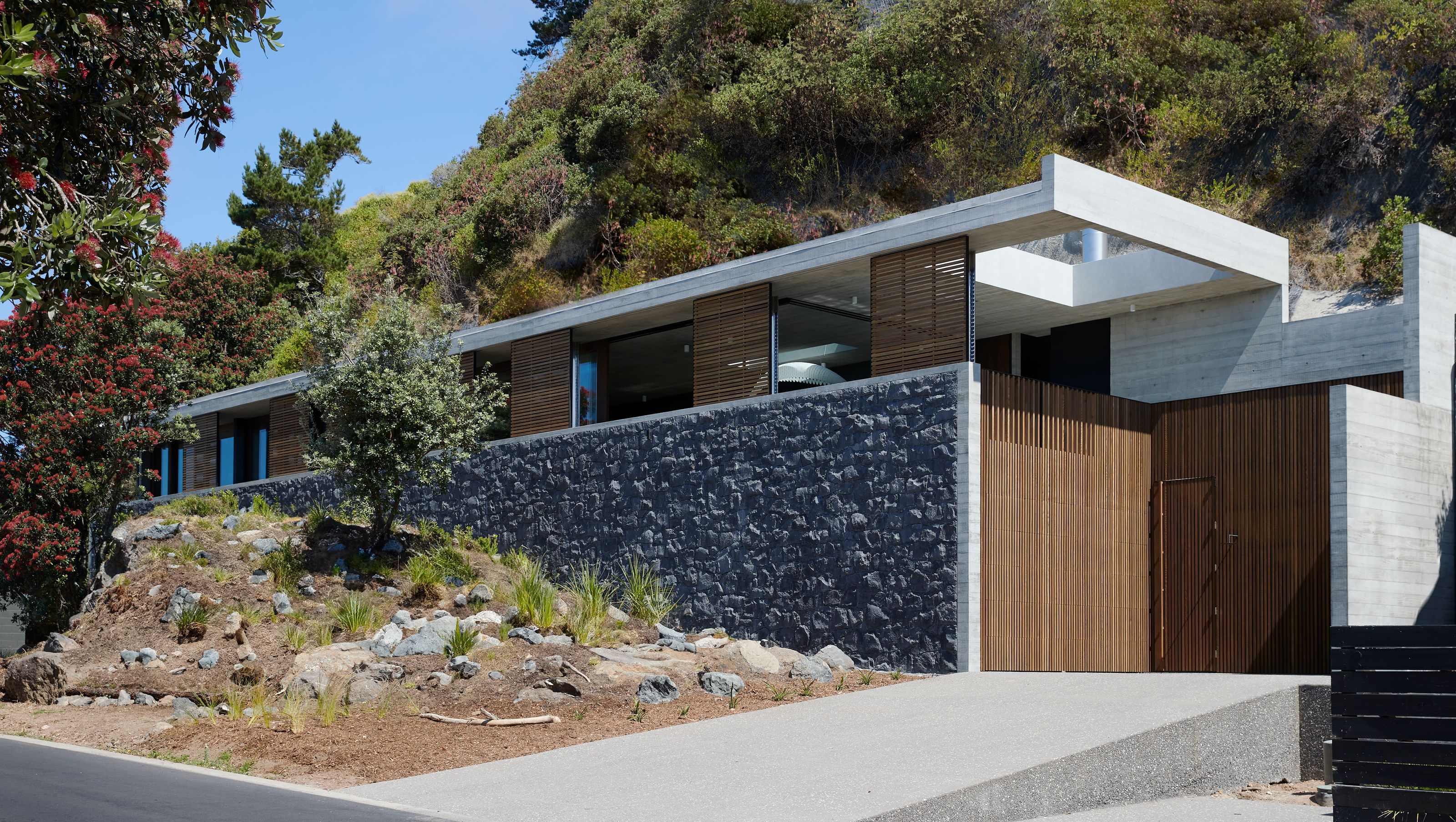 Onetangi Cliff House
