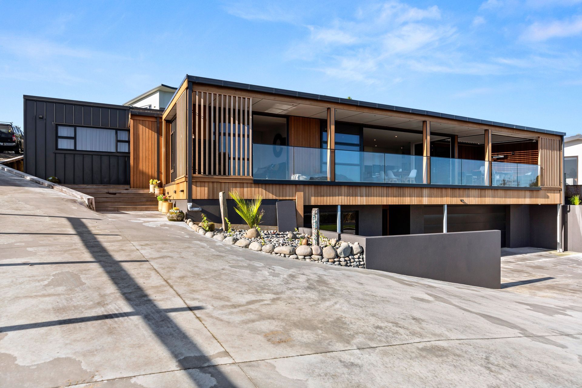 Raglan House