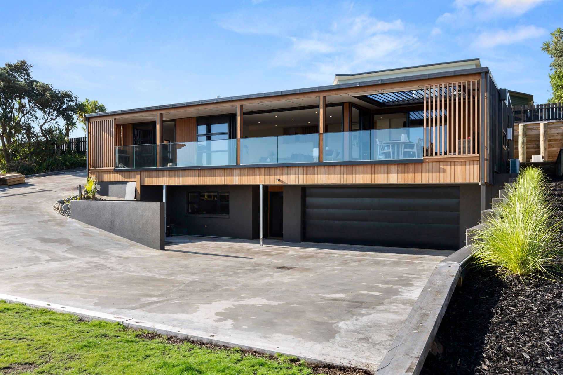 Raglan House