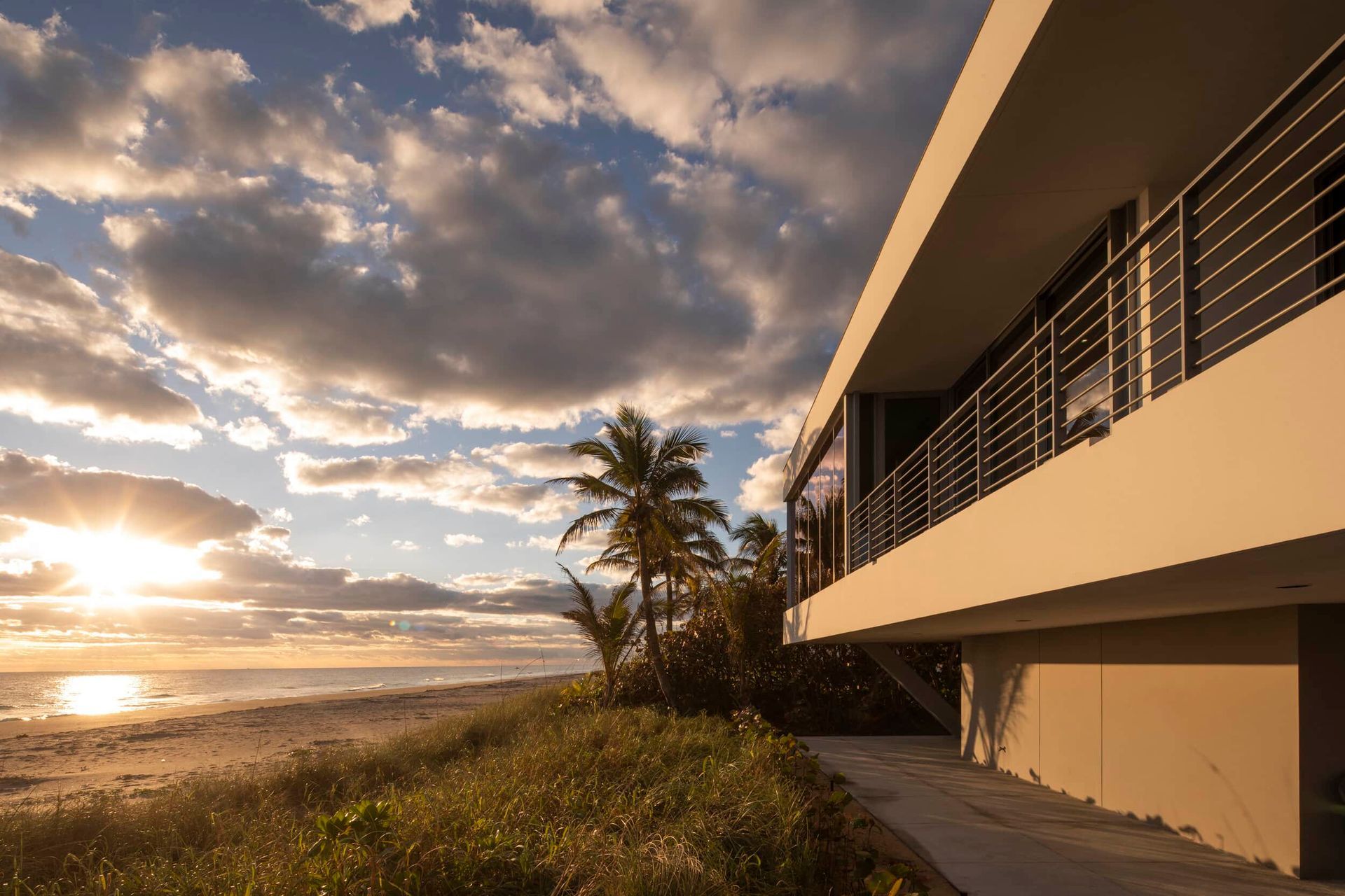 377SouthBeachDrivebyHUUMArchitectsPhotobyRobinHillcHIRES4.jpeg