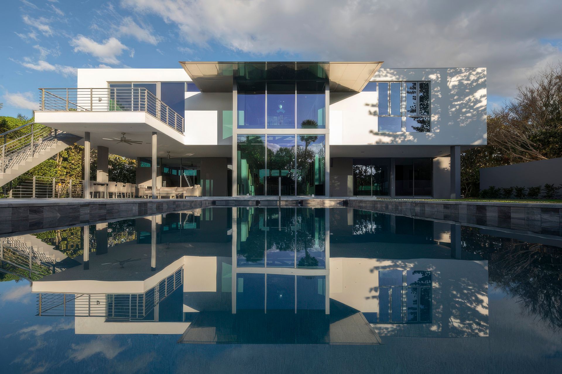 377SouthBeachDrivebyHUUMArchitectsPhotobyRobinHillcHIRES75-upscaled-by-Replicate.jpg