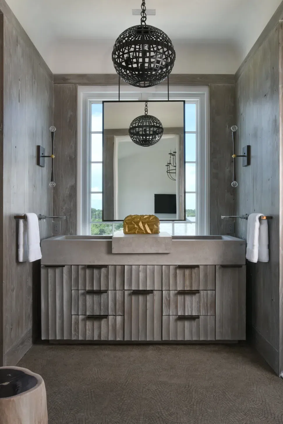 Alys130SeaGardenMasterBathVs2.webp