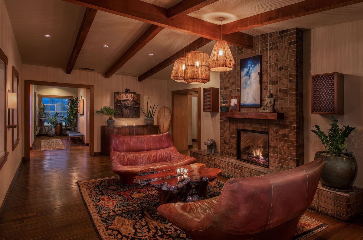 THE BUNGALOW HB