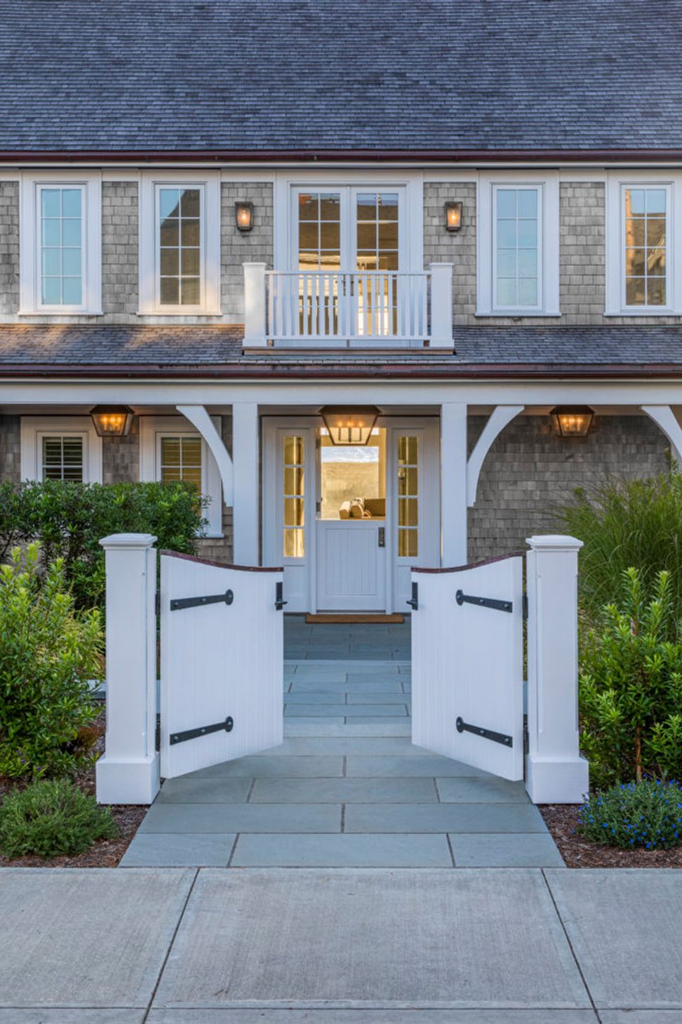 Oregon-Beach-Houseexteriorfrontgate-724x1024-1.jpg