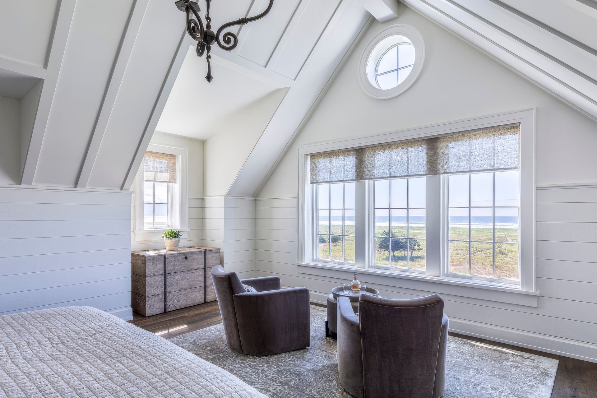Oregon-Beach-Housemasterbed-1024x836-1-upscaled-by-Replicate.jpg