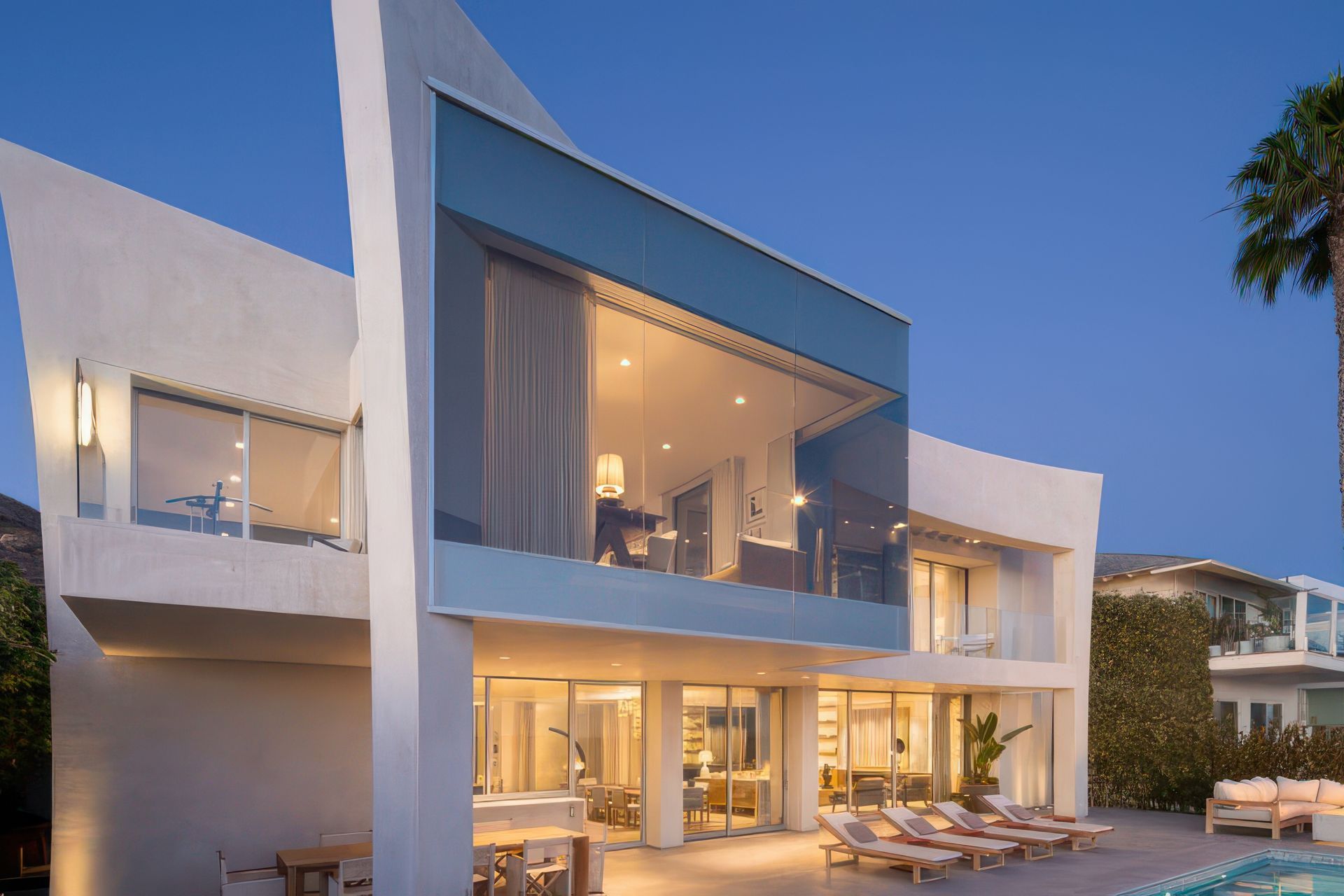 imgi13Malibu-Beach-House-13-825x510-gigapixel-standard-v2-4x.jpg