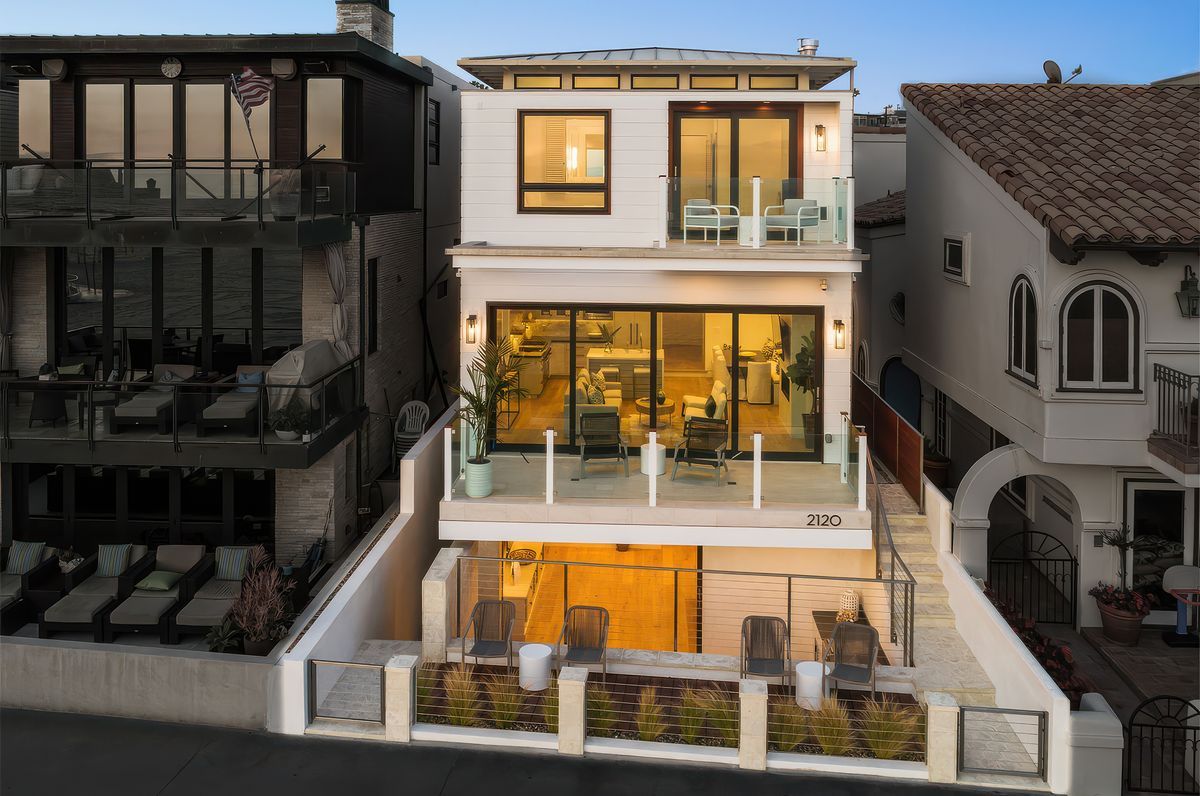 2120 The Strand