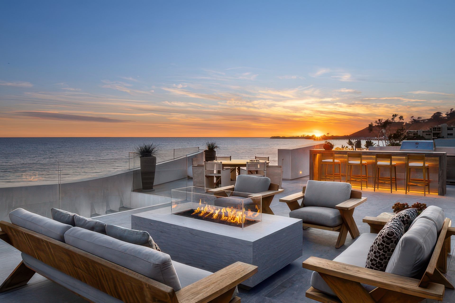 imgi16Malibu-Beach-House-12-825x510-gigapixel-standard-v2-4x.jpg