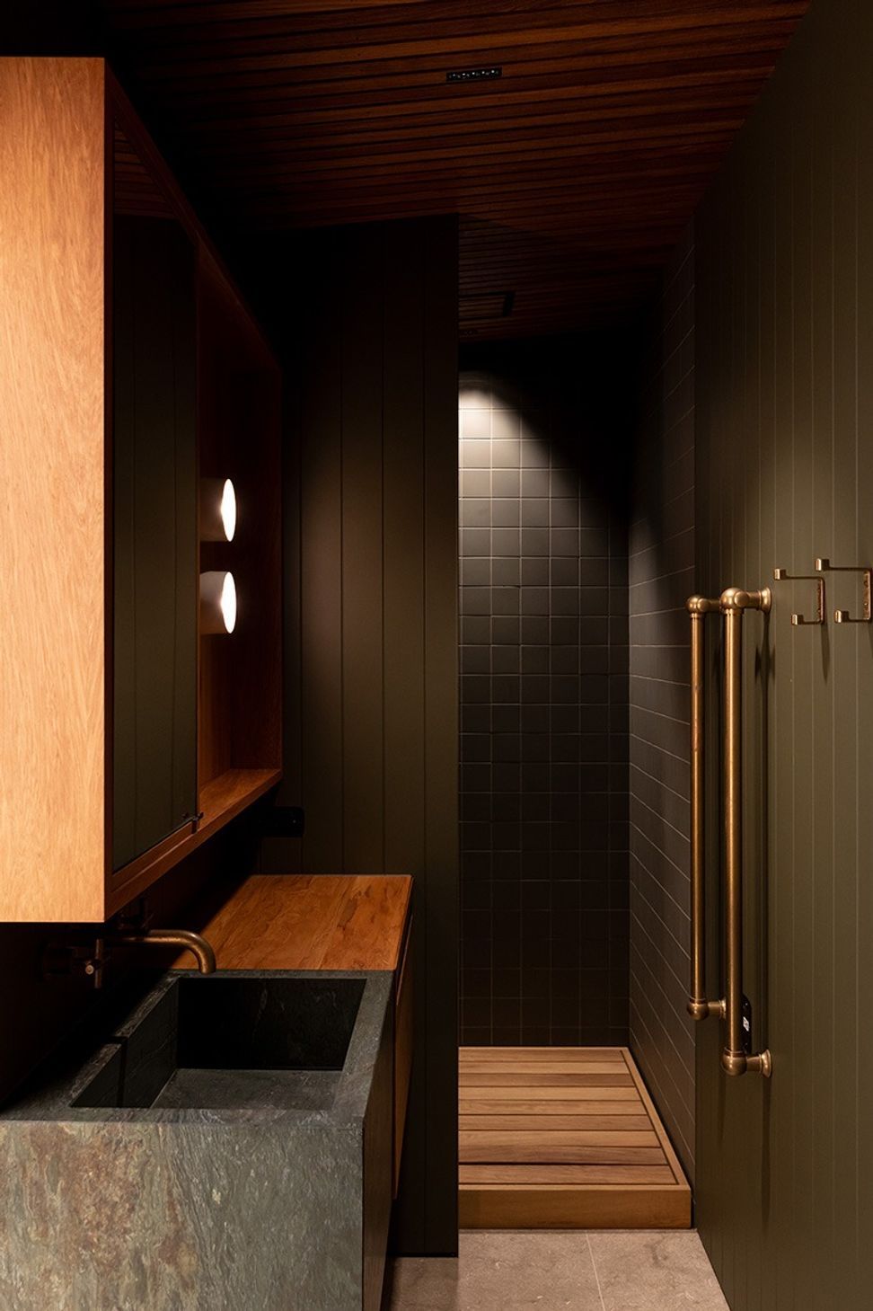 imgi18Bathroom-pukehina-house.jpg