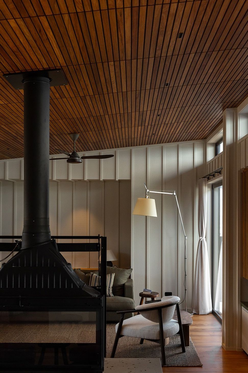 imgi7Pukehina-House-living-room.jpg