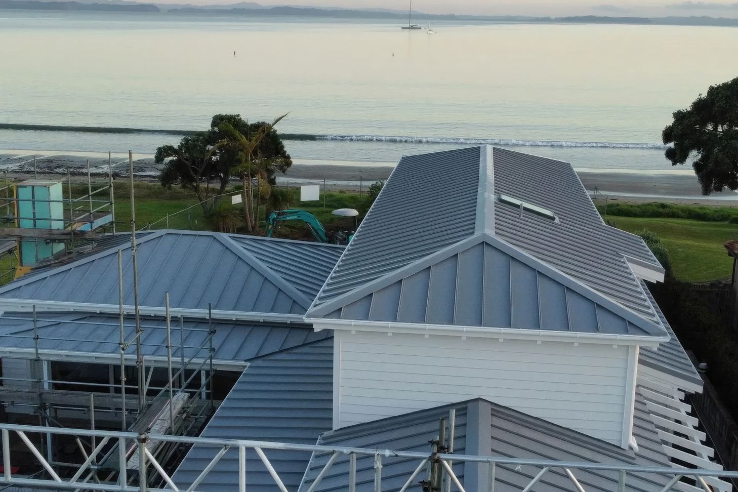 upnew-build-findlay-residental-manly-beach-view-AGBq5g5vrzHnLpJD-fix-standard-scale-400x-v3.jpg