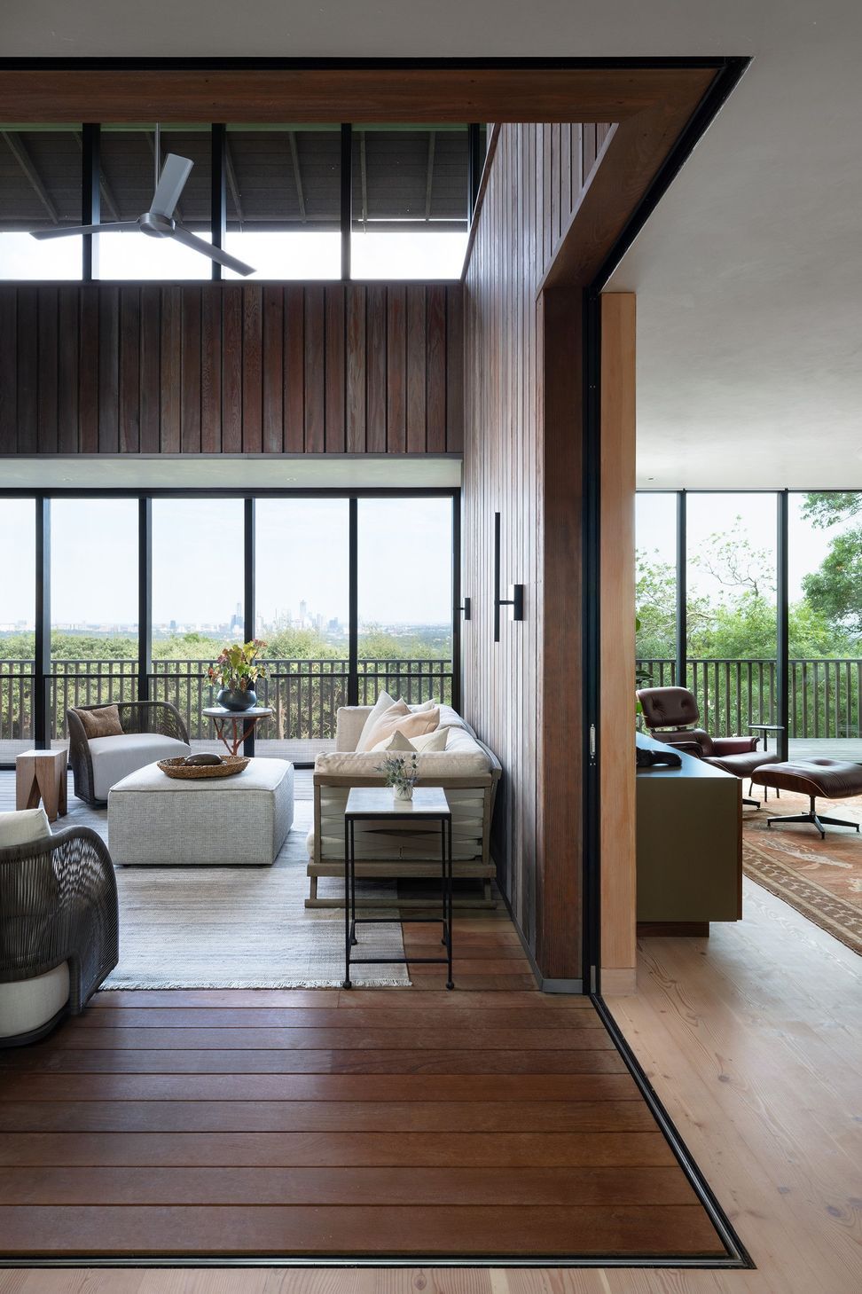 10WestLakeHillsPhoenixCuppettKilpatrickArchitectureandInteriorDesignAustinATXArchitectsaustin-tx-screened-porch-living-interior-design-v2.jpg