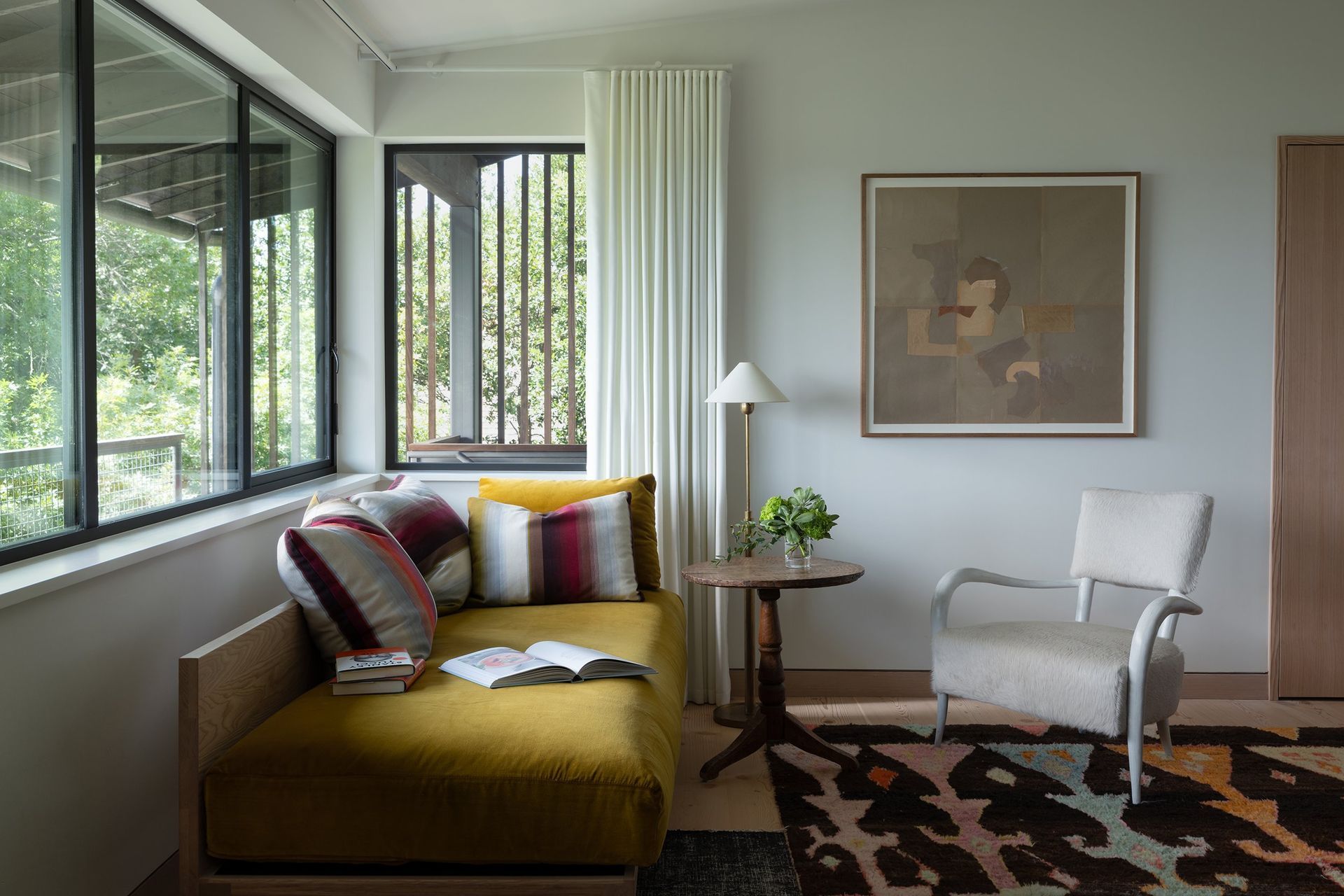 3WestLakeHillsPhoenixCuppettKilpatrickArchitectureandInteriorDesignaustin-tx-reading-daybed-large-windows.jpg