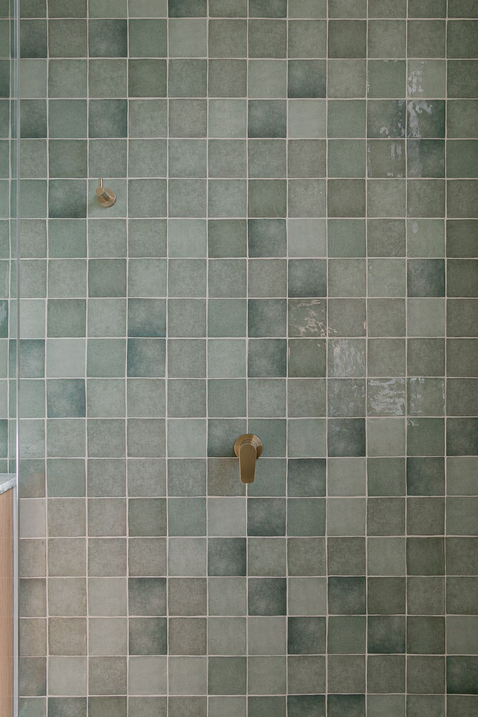 DrummoyneIIMainBathFeatureWall.jpg