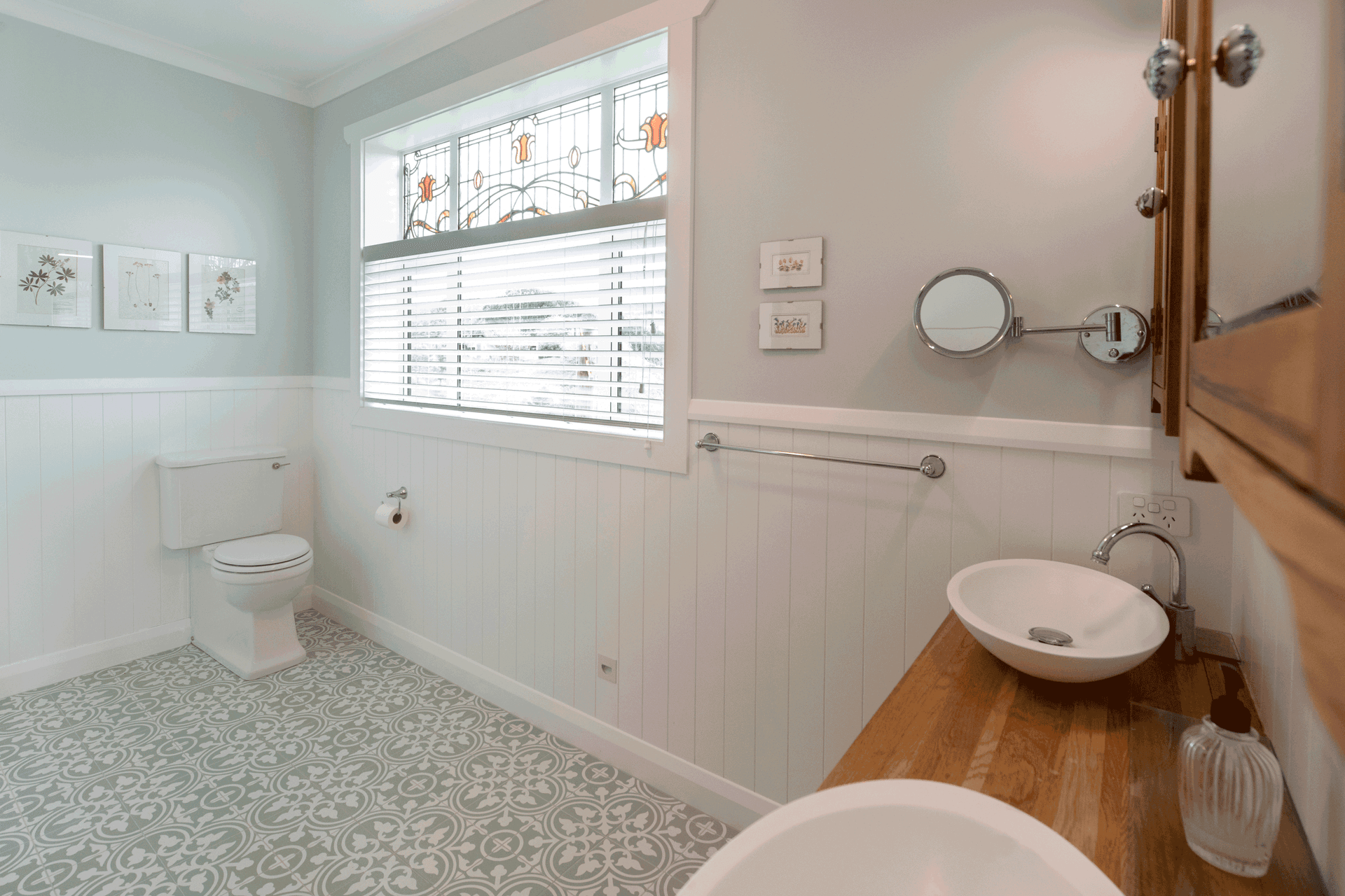 EC-ensuite-window.png