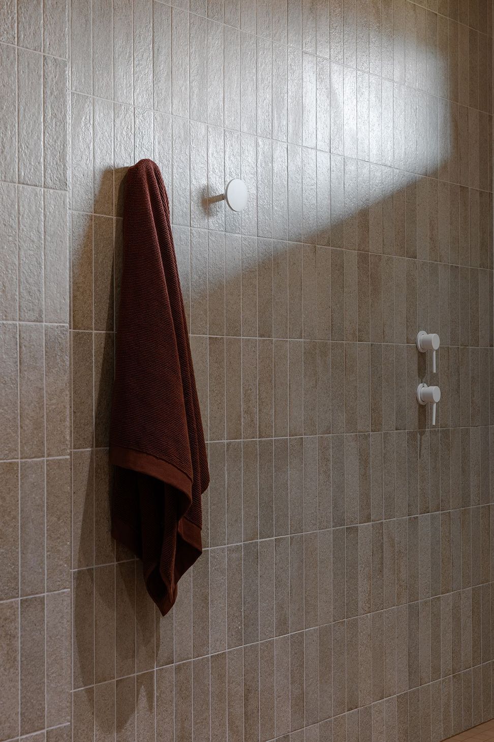 Whananaki Beach Retreat / Alex Walls, Walls Studio / Ensuite Walls: Fornace Argilla Naturale 60x240mm Custom Vanity and floor : Terra Cappi Mosaic