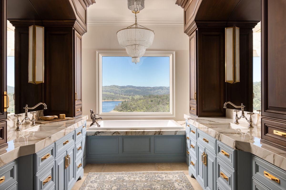 Refined European Lakehouse
