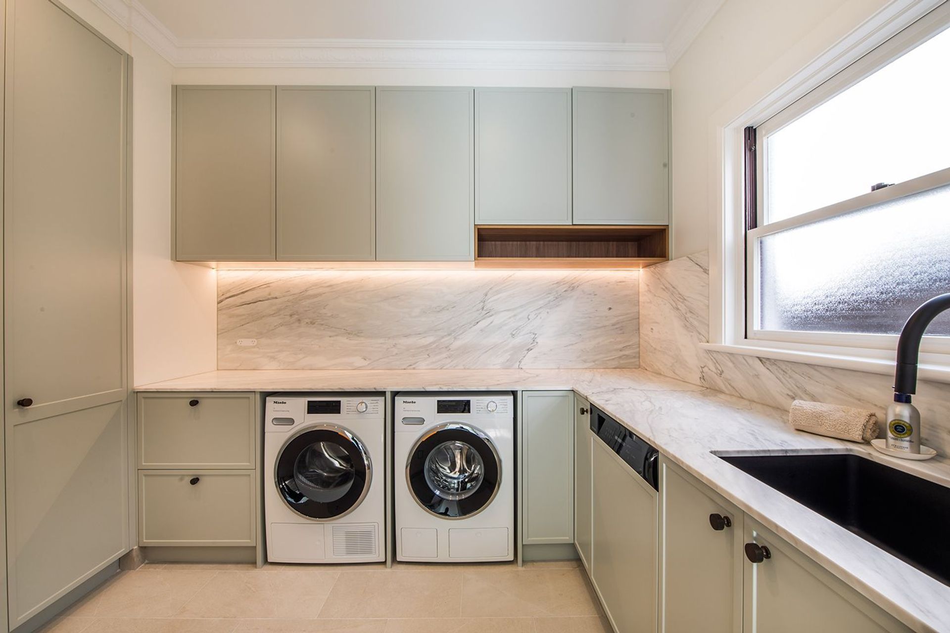 Modern-Luxury-Premier-Kitchens-design-renovation-gitani-polytec-Dulux-Smeg-Abey-Frank-Zip-Hepburn-Handles-07.jpg