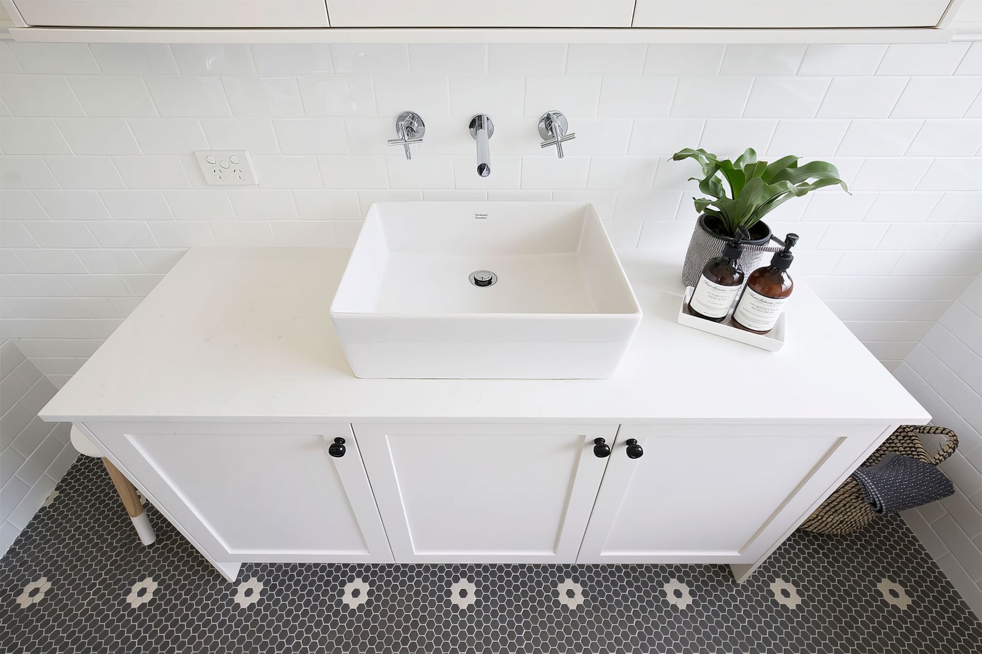 archipro-black-white-bathroom-makeover.jpeg