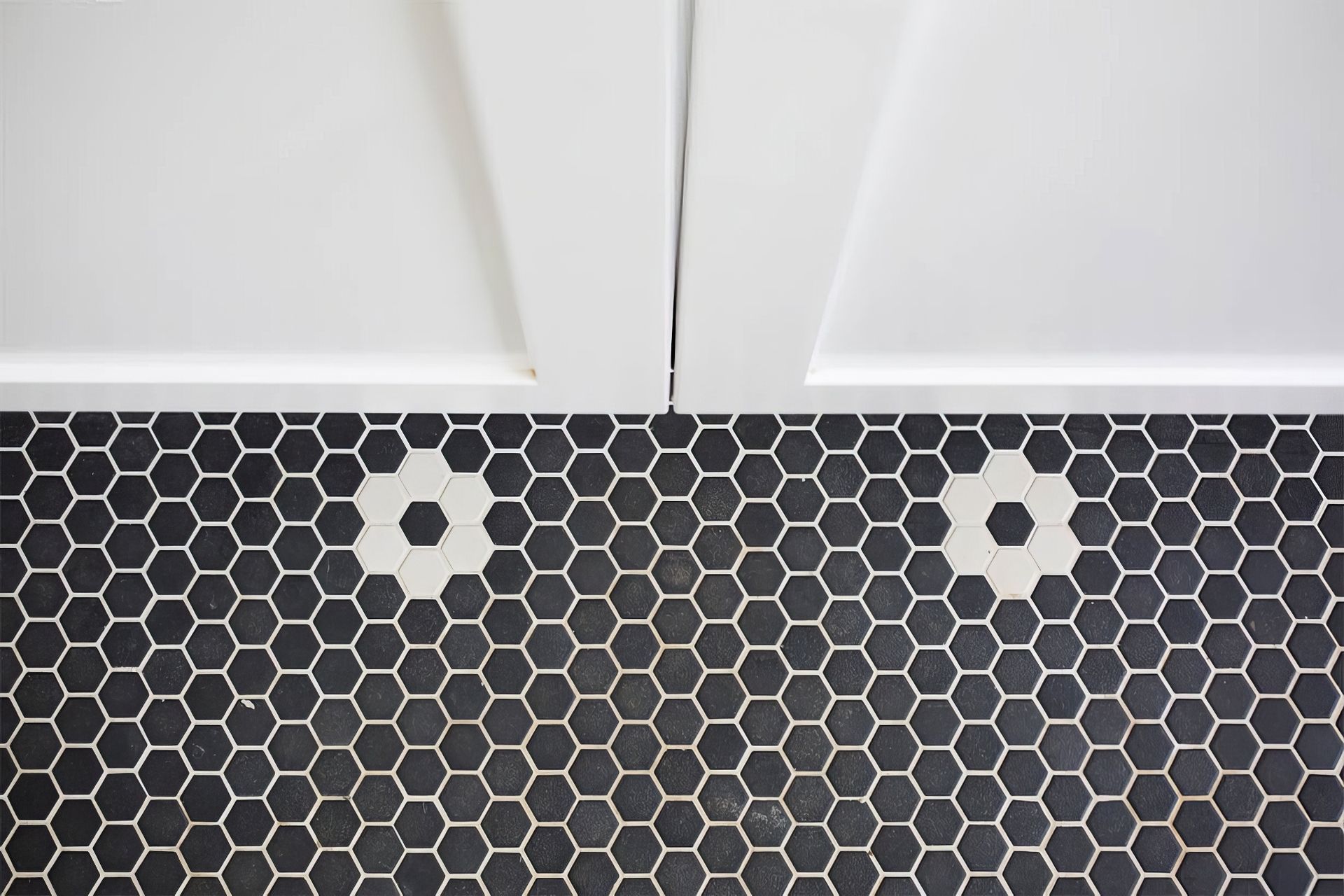 archipro-black-white-bathroom.jpeg