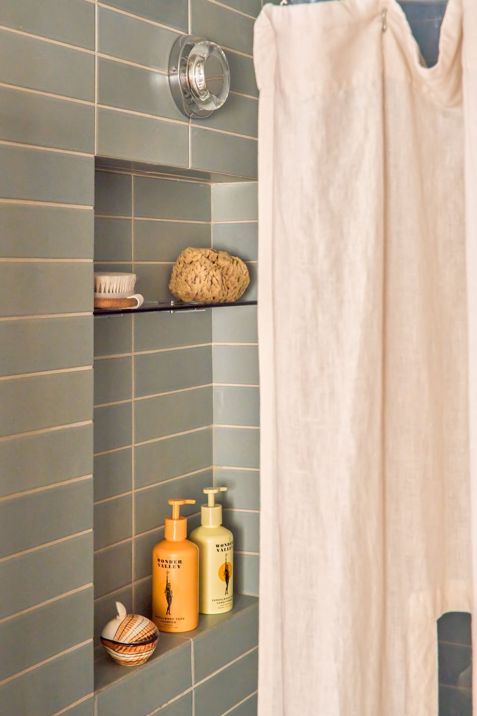 dona-marta-the-warren-interior-design-mid-century-modern-bathroom-blue-tile-shower-niche-detail-06-studio-city.jpg
