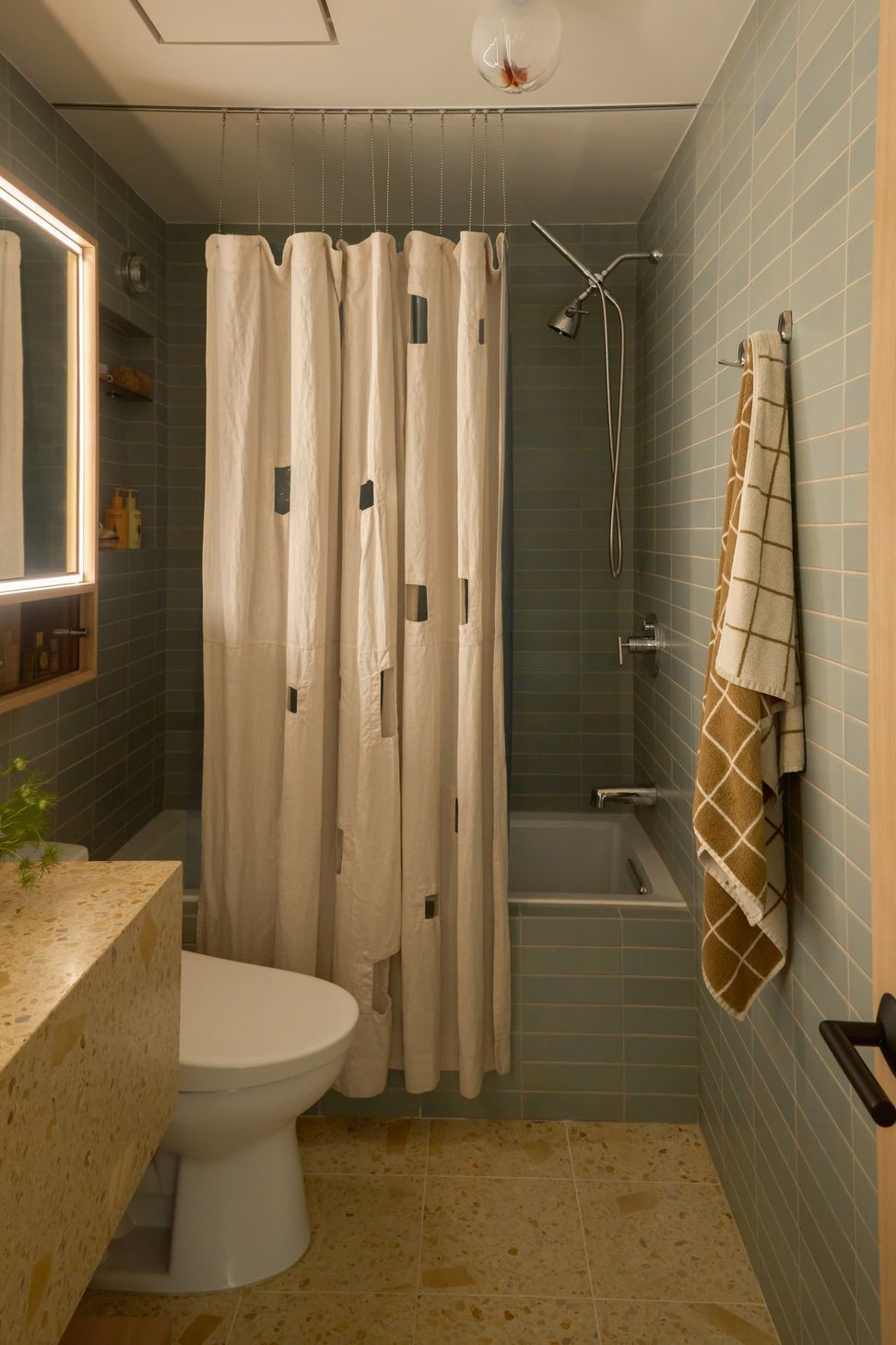 dona-marta-the-warren-interior-design-mid-century-modern-bathroom-blue-tile-terrazzo-vanity-04-studio-city.jpg