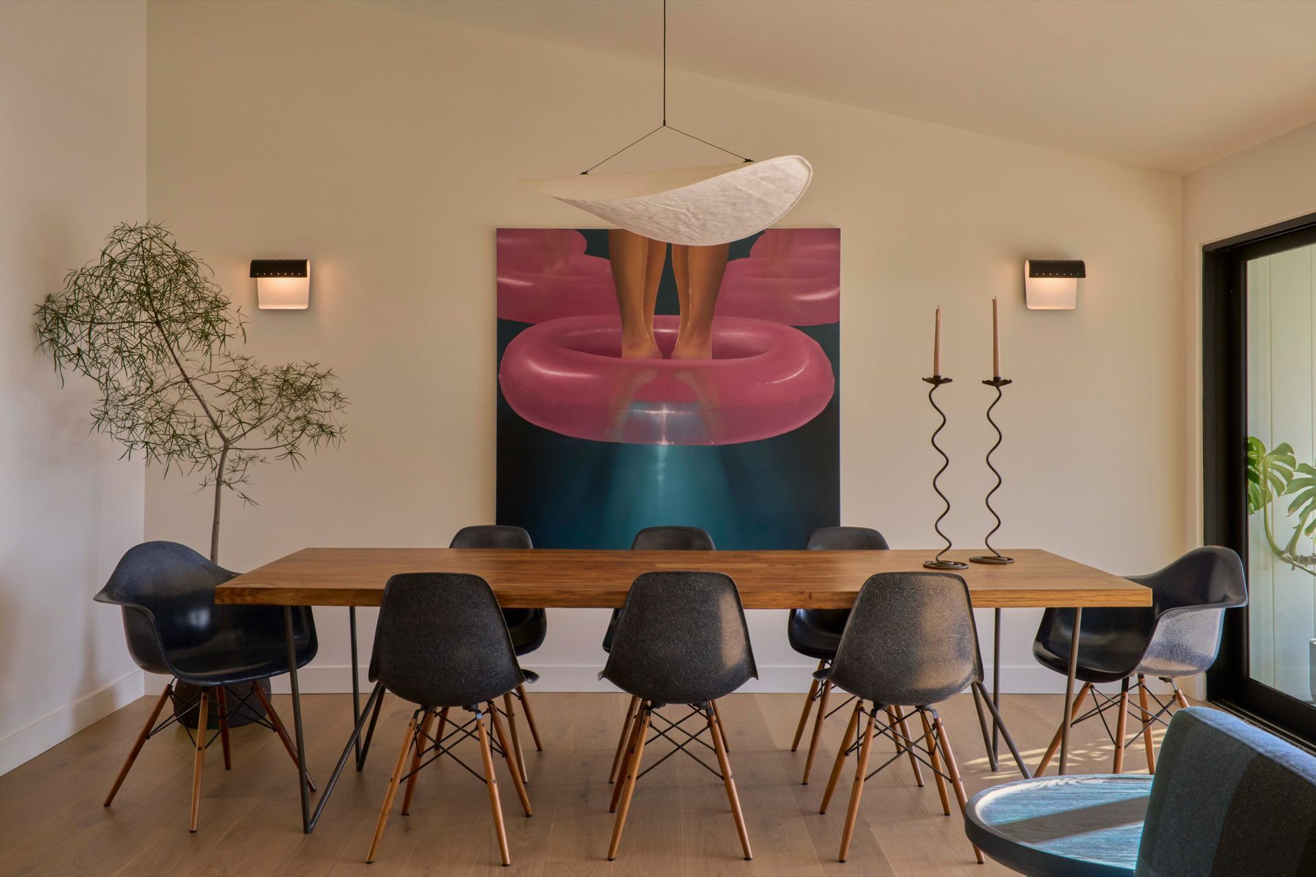 dona-marta-the-warren-interior-design-mid-century-modern-dining-room-vintage-eames-chairs-modern-art-36-studio-city-ap-compressed.jpg