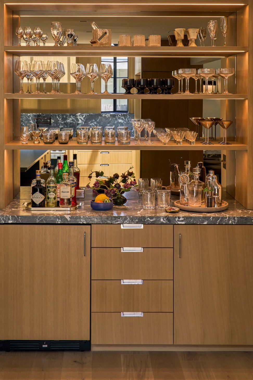 dona-marta-the-warren-interior-design-mid-century-modern-home-bar-lighted-shelving-marble-counter-12-studio-city.jpg