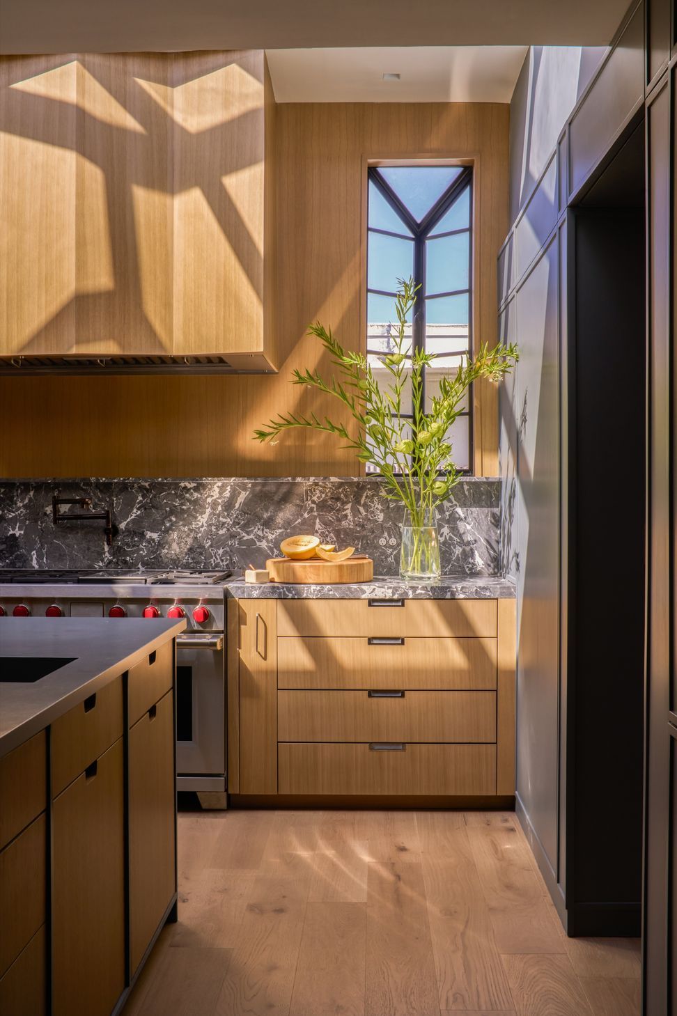 dona-marta-the-warren-interior-design-mid-century-modern-kitchen-oak-drawers-marble-y-window-18-studio-city-ap-compressed.jpg