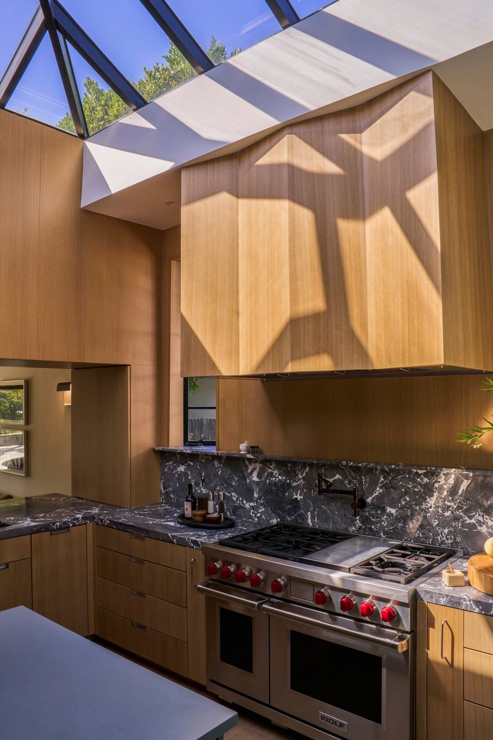 dona-marta-the-warren-interior-design-mid-century-modern-kitchen-skylight-faceted-wood-hood-21-studio-city-ap-compressed.jpg