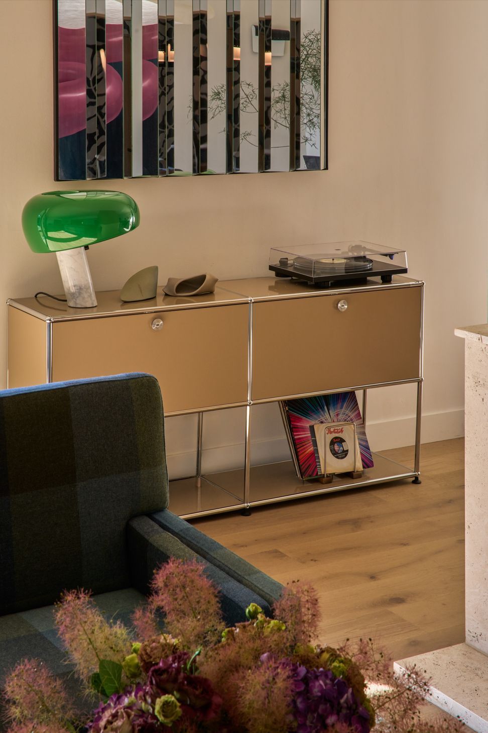 dona-marta-the-warren-interior-design-mid-century-modern-living-room-faceted-mirror-credenza-turntable-vinyl-45-studio-city-ap-compressed.jpg