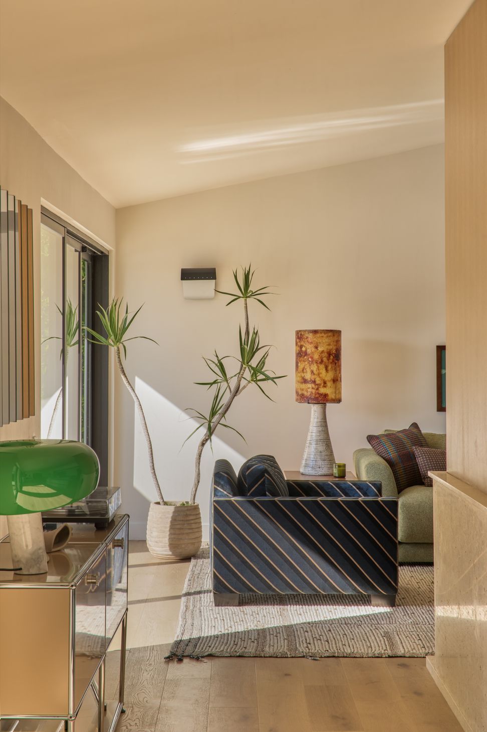 dona-marta-the-warren-interior-design-mid-century-modern-living-room-striped-lounge-chair-sculptural-table-lamp-44-studio-city-ap-compressed.jpg
