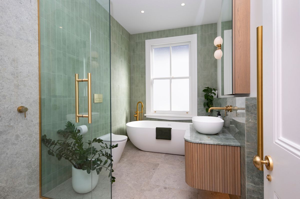 Sussex St : Main Bathroom